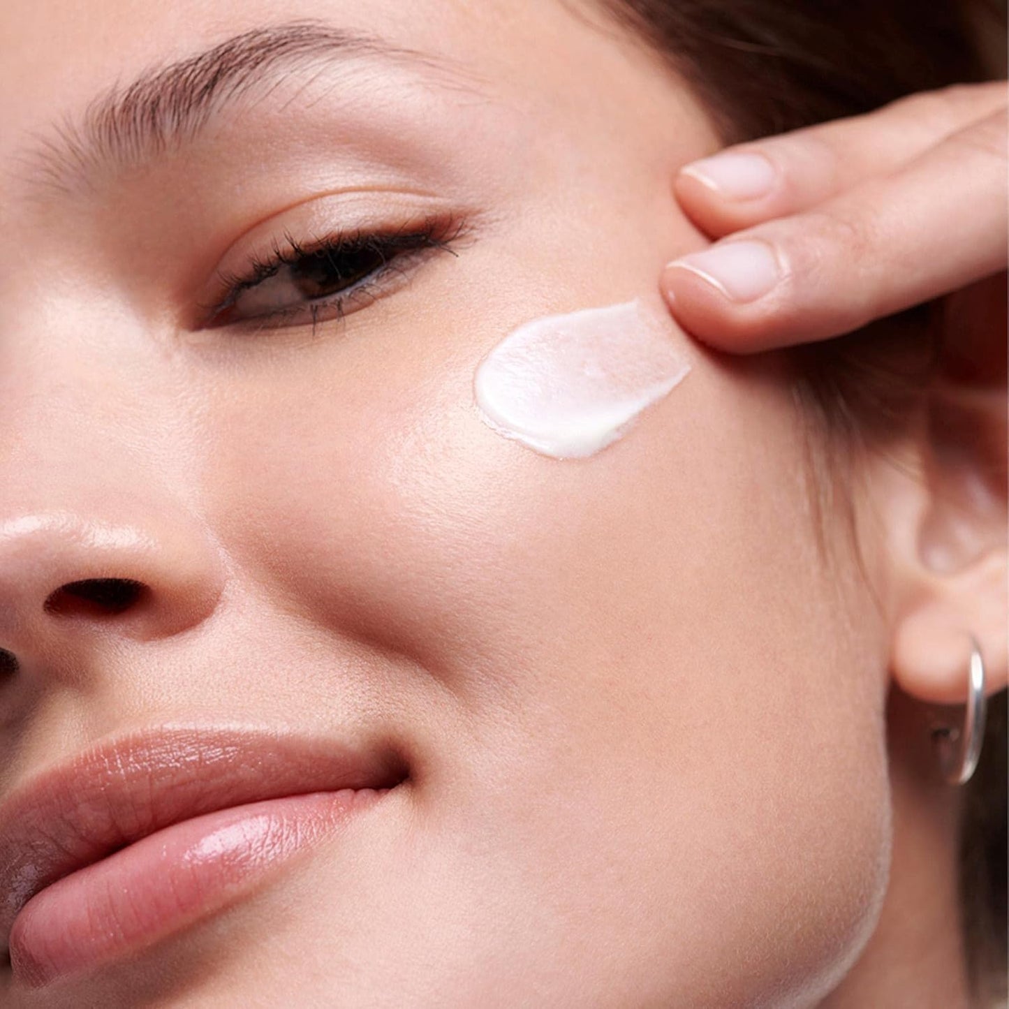 GARNIER Skin Active - Crème Hydratante Bio - Hydratation & Éclat - Nourrit, Lisse & Illumine Le Teint - Vitamine C & Agrumes - Vegan & Cruelty Free - Peaux Ternes En Manque D'Éclat - 50 ml